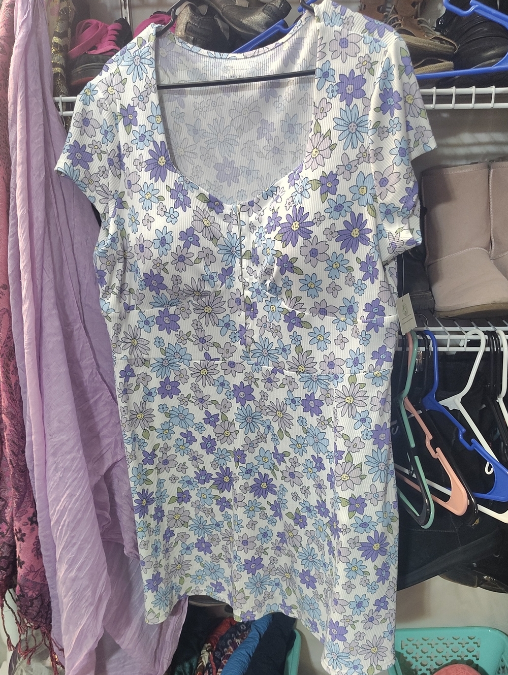 No Boundaries Lavender and White Floral Scoop-Neck Tee
